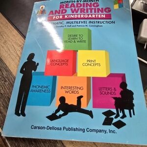 Carson De Losa - Month By Month Kindergarten Reading and Writing Book